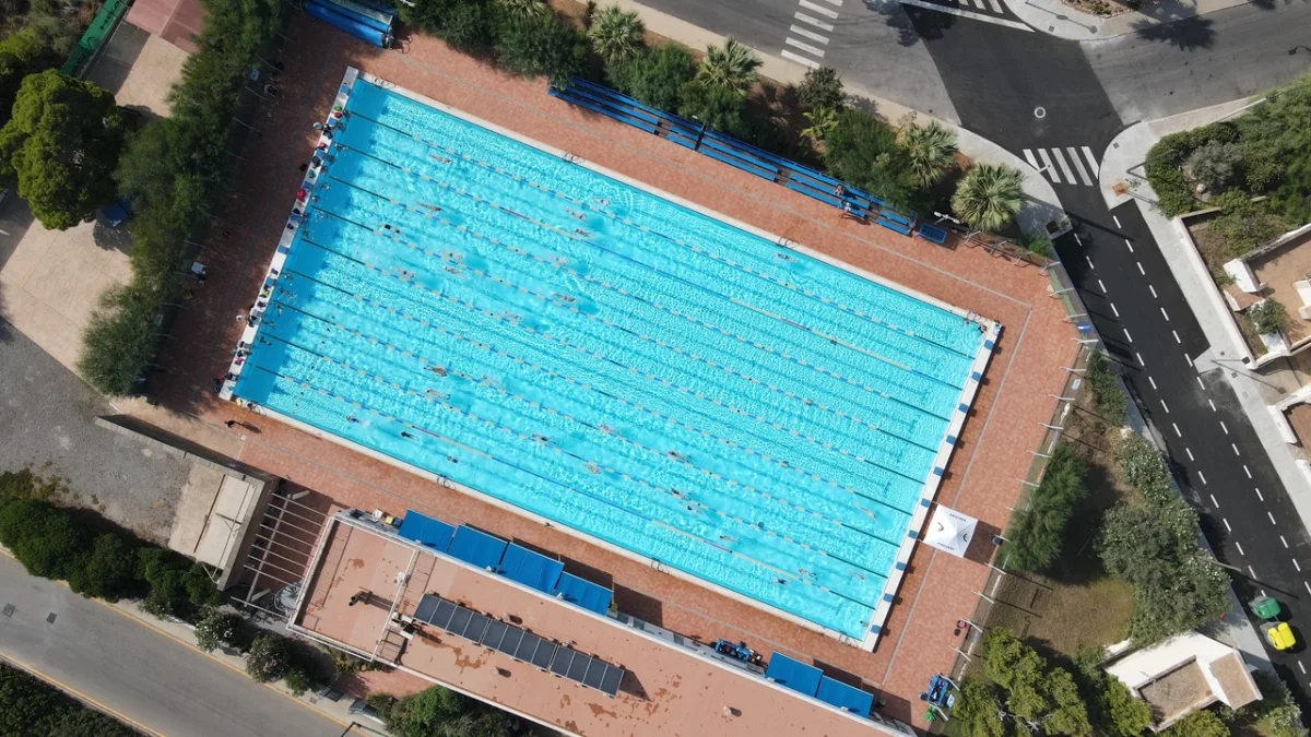 Team training in the 50m pool